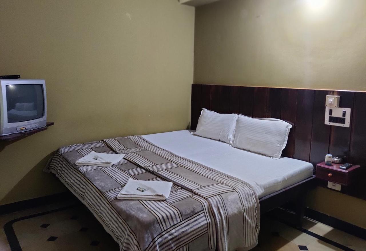 Hotel Caveri Comfort Inn ماديكيري المظهر الخارجي الصورة