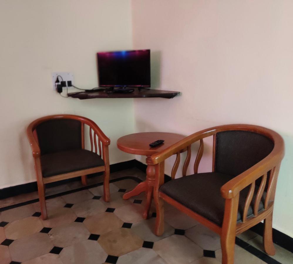 Hotel Caveri Comfort Inn ماديكيري المظهر الخارجي الصورة